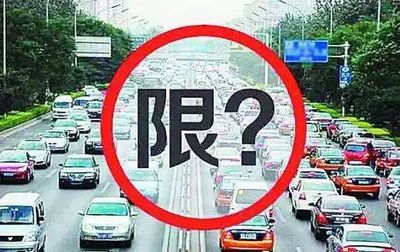 老司機(jī)哼著小曲兒開著車，突然就出事了……